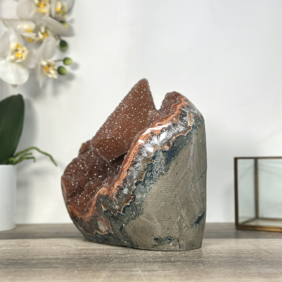 Kalzit-Kristall mit orangefarbener Druzy-Oberfläche und außergewöhnlich feiner kristalliner Struktur