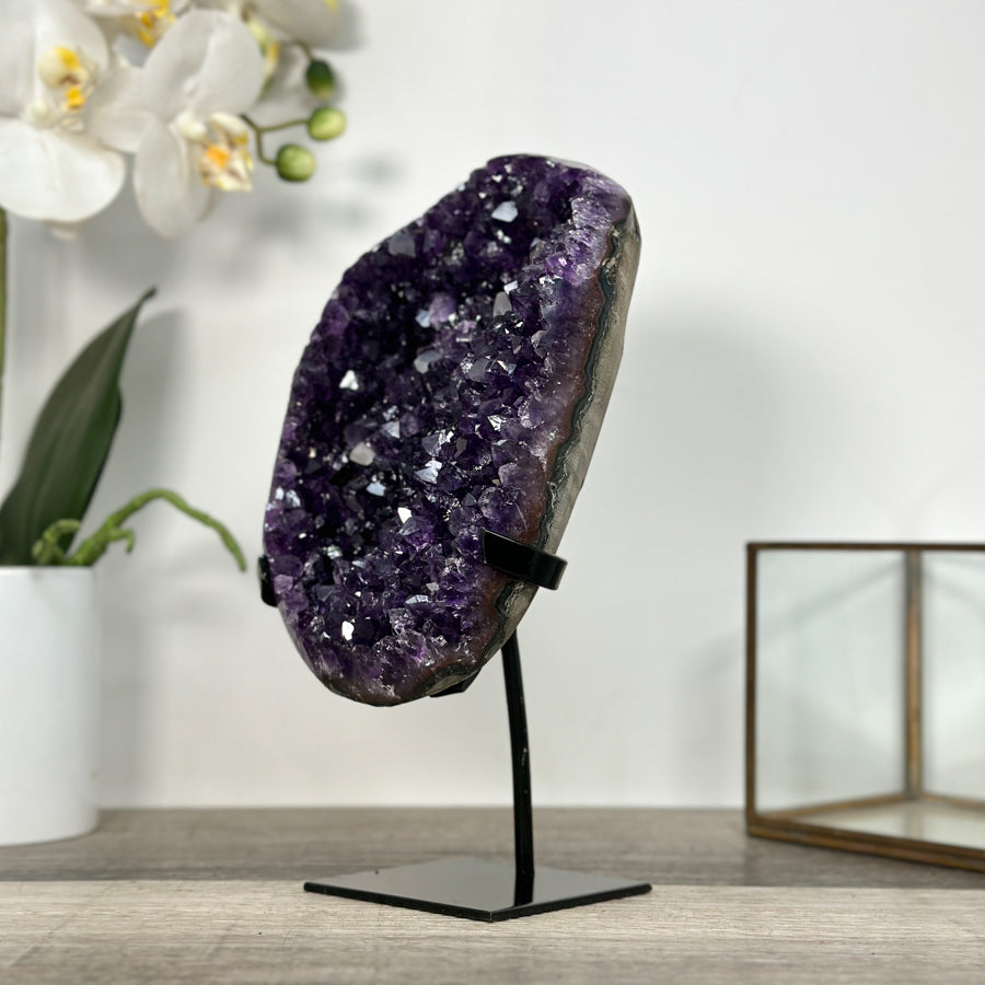 Amethyst-Kristallcluster mit satt gefärbter, königlicher Nuance