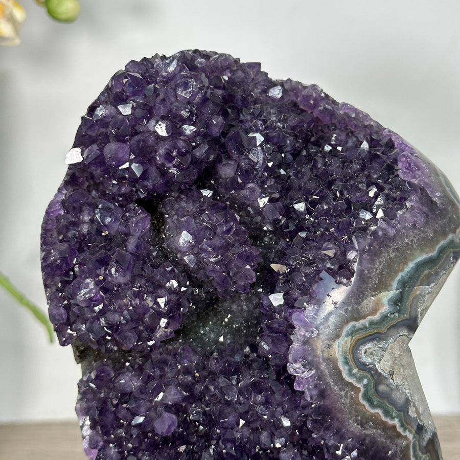 Amethyst-Cluster mit naturbelassener, dicht verwachsener Kristallstruktur