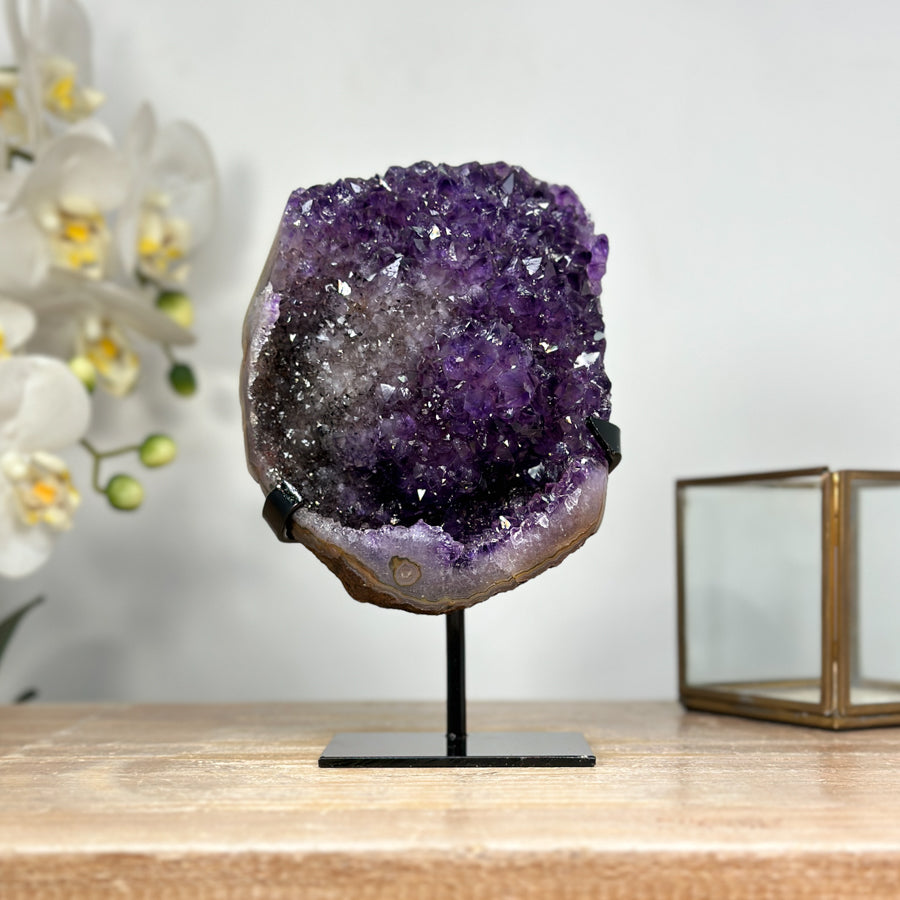 Amethyst-Kristallformation mit natürlicher Ausprägung, in hochwertiger Naturqualität