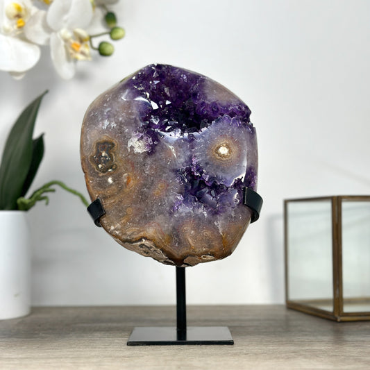 Amethyst-Kristallcluster mit augenförmiger Stalaktitbildung