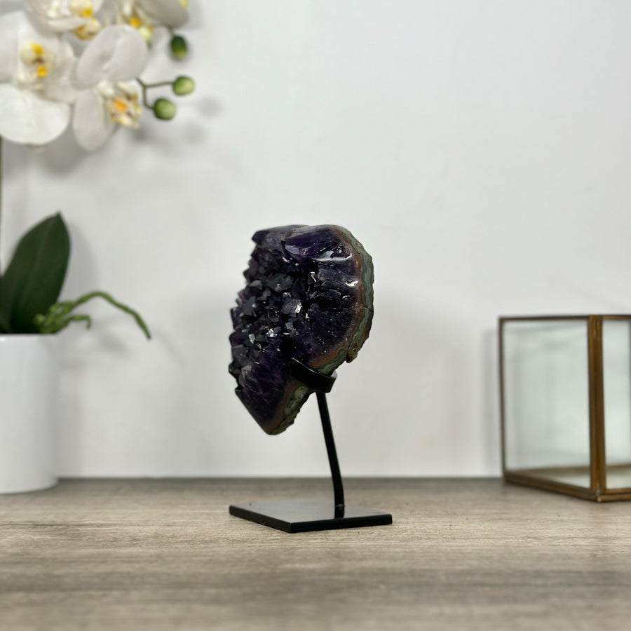 Amethyst-Kristallherz mit intensiv schattierter, dunkelvioletter Kristallzone
