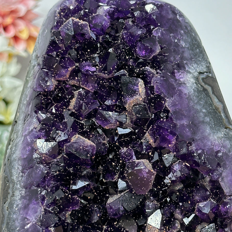 Amethyst-Kathedrale mit feinkristalliner Zuckerquarz-Struktur