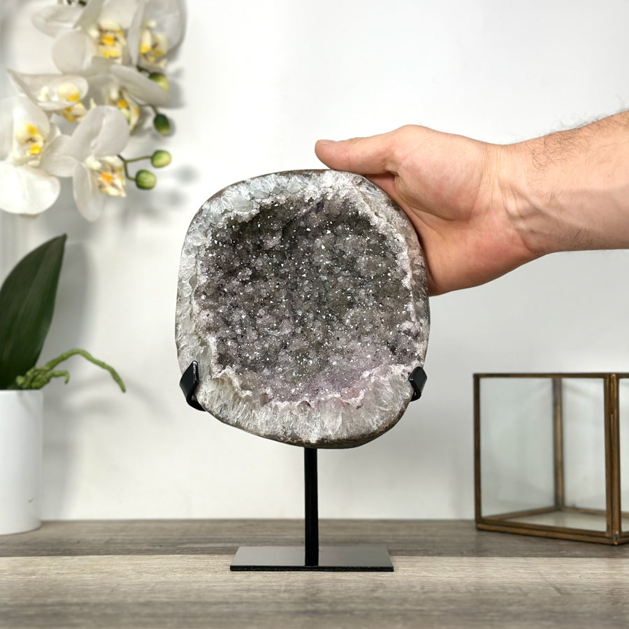 Quarz-Geode mit funkelnder Kristallstruktur