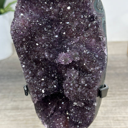 Amethyst-Kristall mit filigraner Stalaktitenbildung