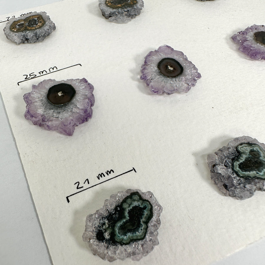 Stalaktiten-Scheiben mit mineralischer Schichtstruktur