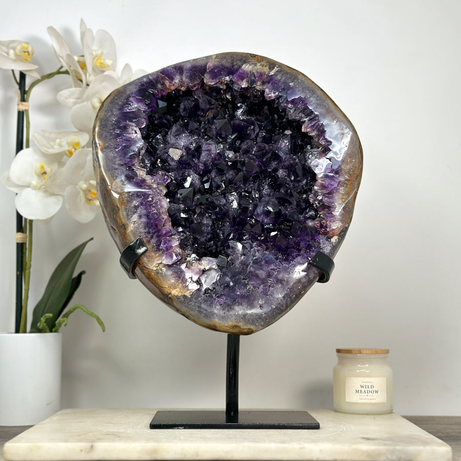 Amethyst-Kristallcluster XL mit massiv gewachsener Kristallstruktur