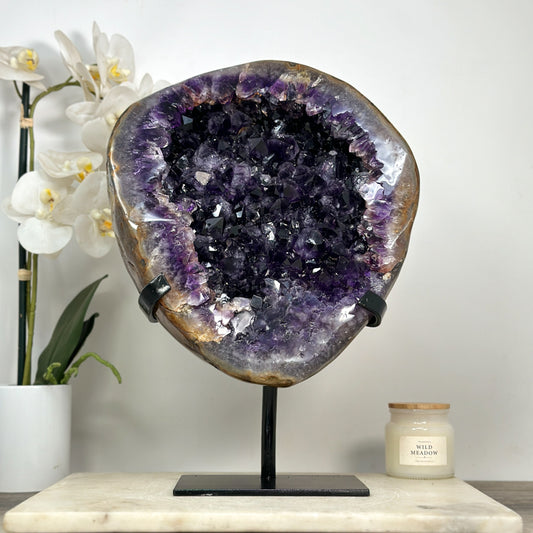 Amethyst-Kristallcluster XL mit massiv gewachsener Kristallstruktur
