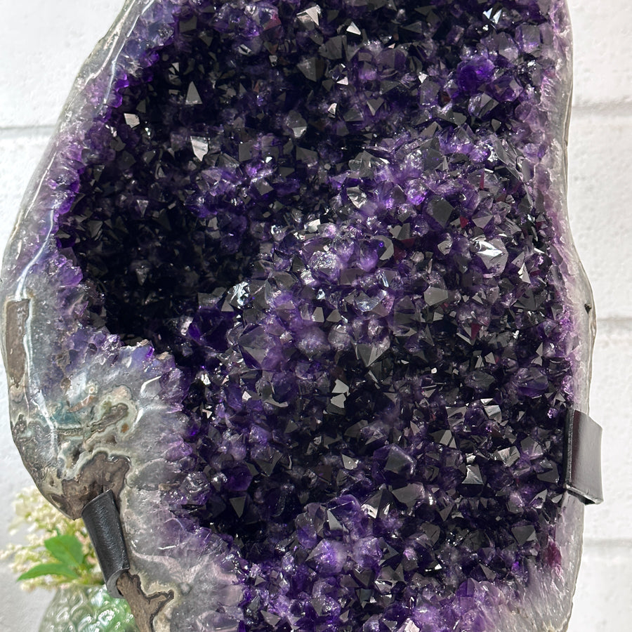 Amethyst-Kristallcluster XL mit kompakt verdichteter Kristallmasse, in exklusiver Premiumqualität