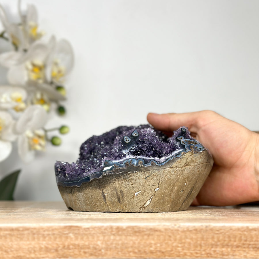 Amethyst-Geode mit dicht verwachsener Kristallstruktur