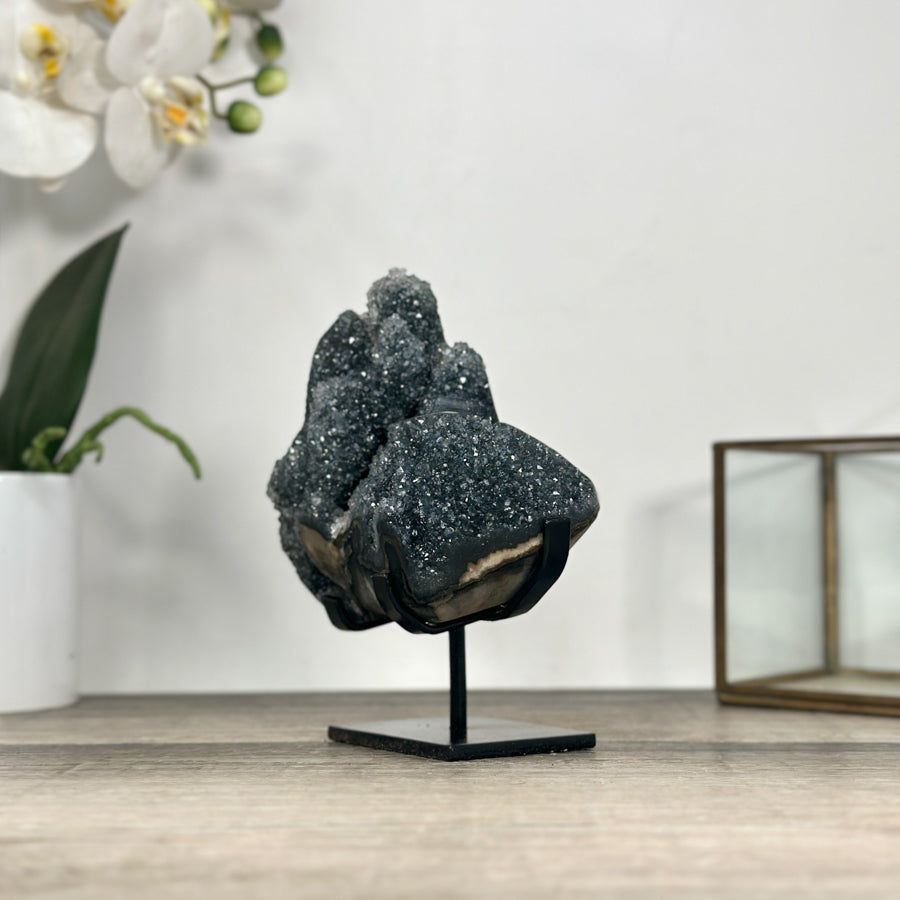 Natürliche Quarz-Skulptur mit stalaktitischer Bildung und strukturierter Oberfläche