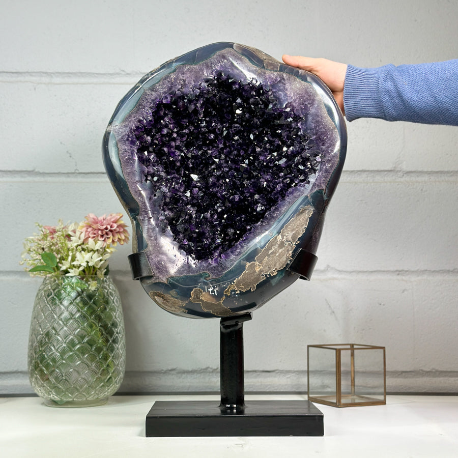 Amethyst-Geode XL mit kräftig ausgeprägter Achat-Schale, in exklusiver Premiumqualität