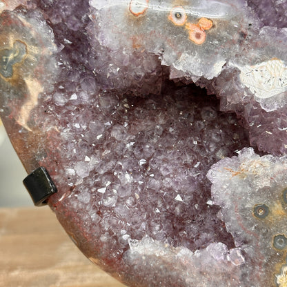 Amethyst-Geode groß mit ausgeprägten Stalaktitenaugen