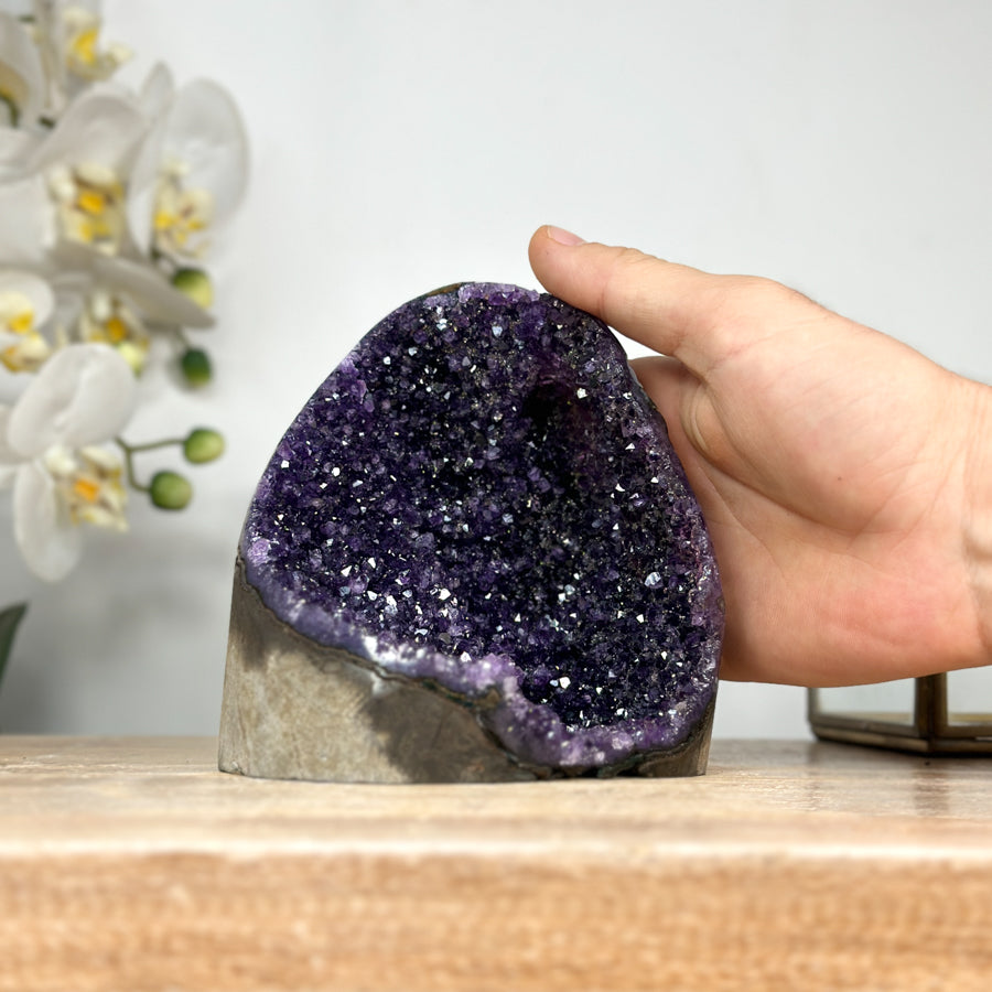 Amethyst-Druse mit tiefvioletter Kristallstruktur und prägnanter Kristallausbildung