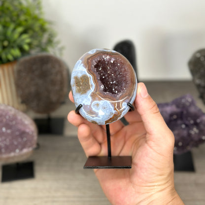Kristallskulpturen-Set 6-teilig, mit kristallreicher Struktur und kontrastreicher Mineralformation