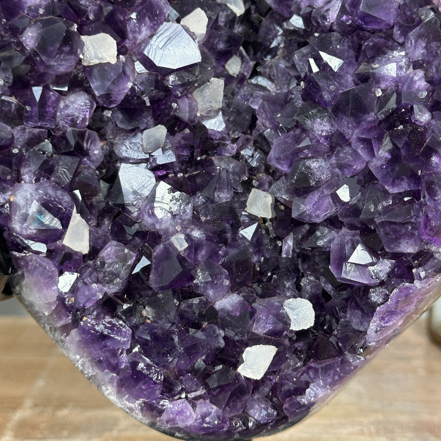 Amethyst-Geode mit plastisch gewachsener Kalzit-Formation
