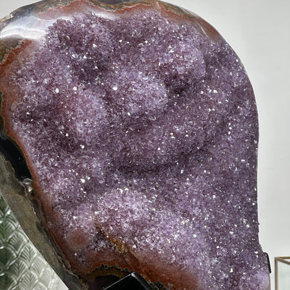Lavendel-Amethyst-Cluster groß mit kontrastreicher Achat-Schale