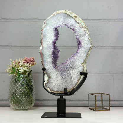 Amethyst-Geodenplatte groß mit portalartiger Kristallöffnung, in exklusiver Premiumqualität