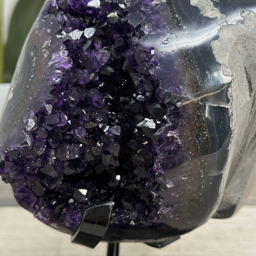 Amethyst-Achat-Kristallcluster mit vielschichtiger, stalaktitischer Bildung