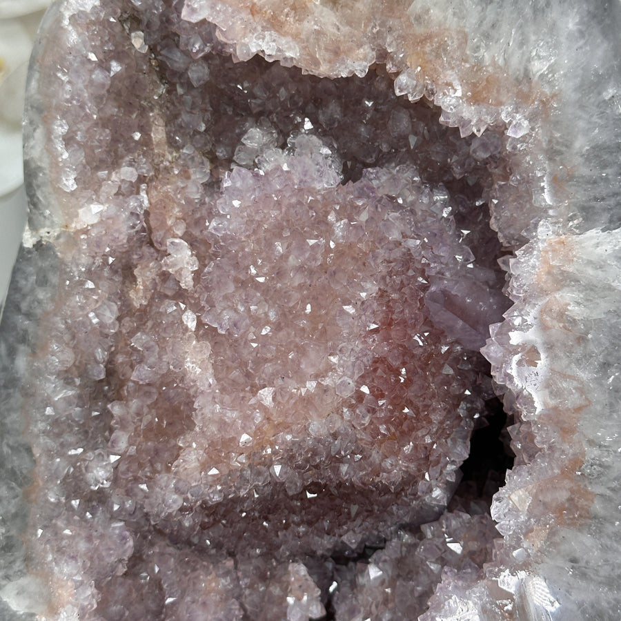 Quarz-Geode XXL mit markanter Kristallformation, in exklusiver Premiumqualität