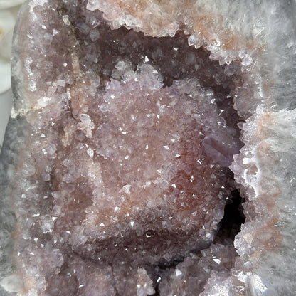 Quarz-Geode XXL mit markanter Kristallformation, in exklusiver Premiumqualität