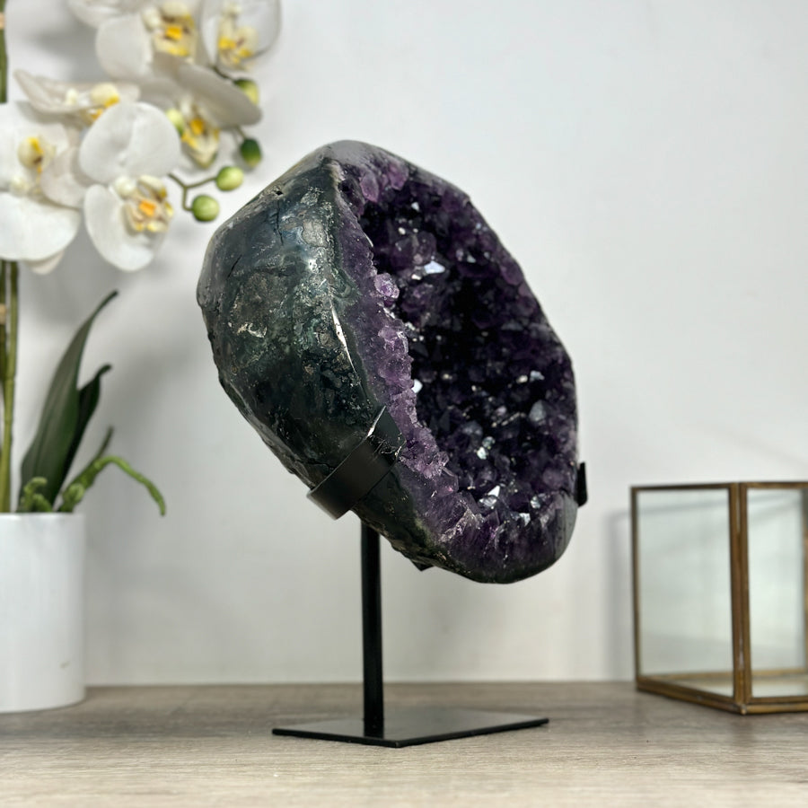 Amethyst-Geode mit groß gewachsener Kristallfläche