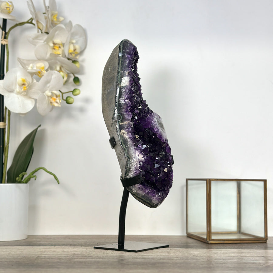 Amethyst-Cluster mit kompakter, massiv wirkender Kristallstruktur