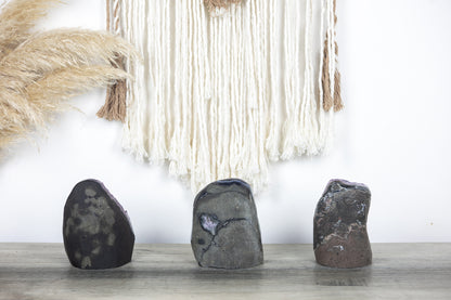 Amethyst-Kathedralen-Set mit imposanter Kristallarchitektur