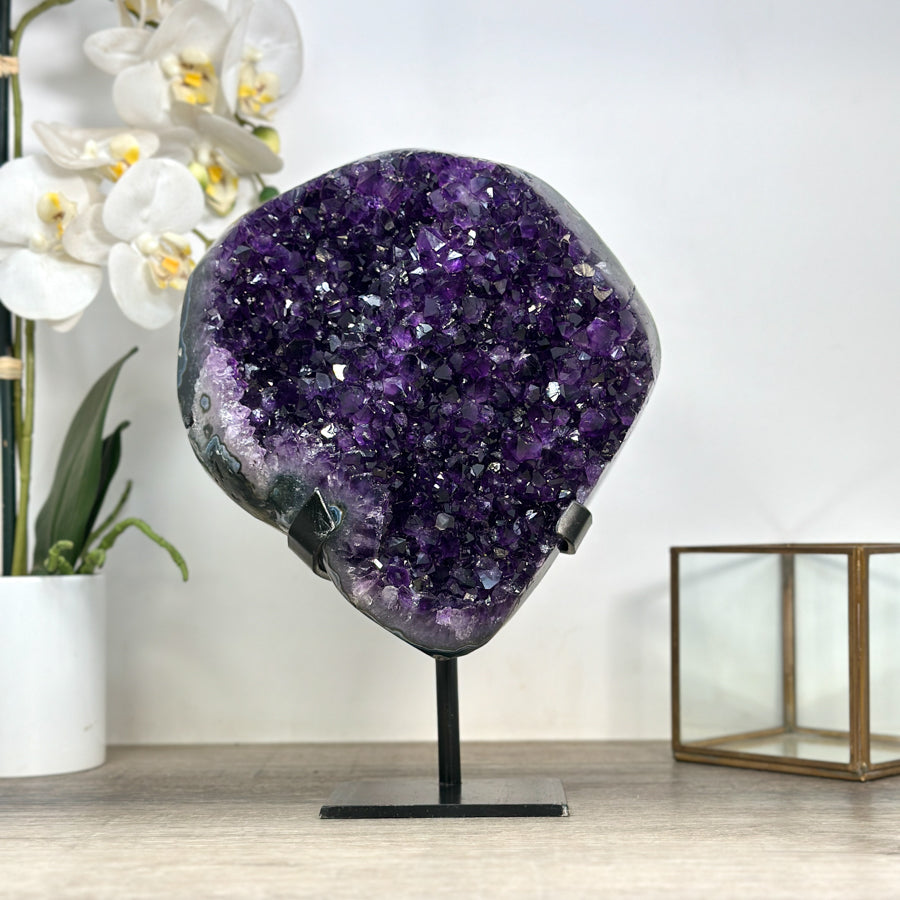 Amethyst-Kristall mit fein auslaufender Spitzenform