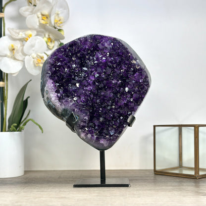 Amethyst-Kristall mit fein auslaufender Spitzenform