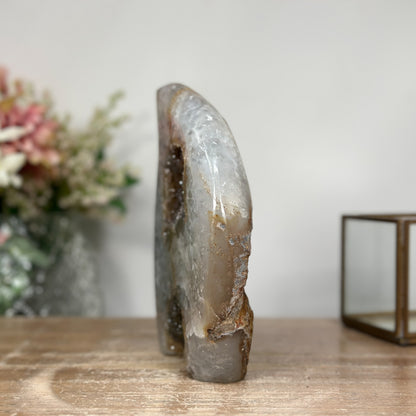 Zuckerquarz-Druzy-Flammenskulptur mit fein funkelnder, drusiger Oberfläche