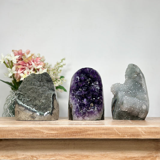 Mineralien-Kathedralen- und Drusen-Set 3-teilig, mit dicht gewachsener Kristallstruktur