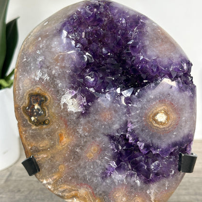 Amethyst-Kristallcluster mit augenförmiger Stalaktitbildung