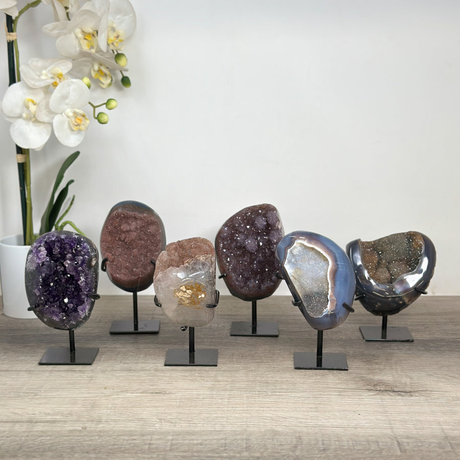 Kristallenskulpturen-Set 6-teilig, mit kristallklaren Mineralflächen und differenzierten Natursteinformationen