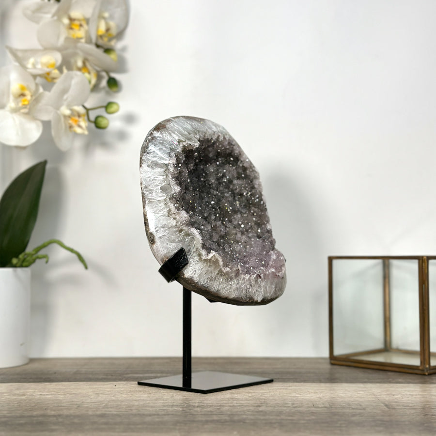Quarz-Geode mit funkelnder Kristallstruktur