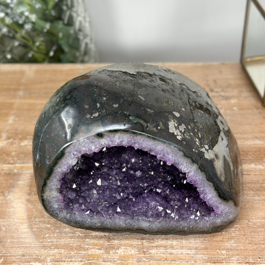 Amethyst-Achat-Geode mit ausgeprägter Druzy-Kristallkammer