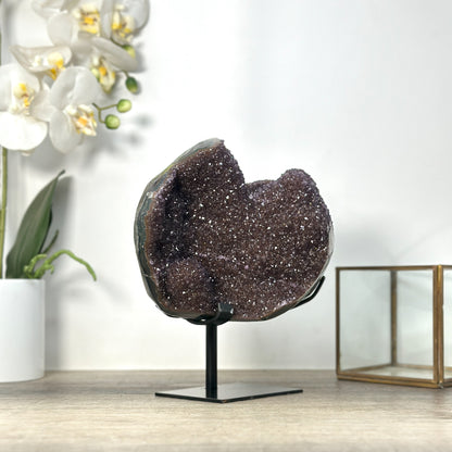 Amethyst-Stalaktitenformation mit vertikaler Tropfsteinstruktur