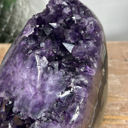 Amethyst-Kathedrale mit tiefviolett schimmernder Kristallzone