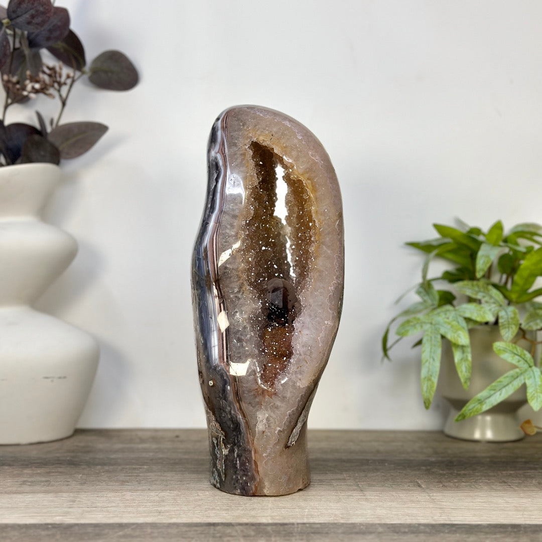 Quarz-Geode mit ausdrucksstarker architektonischer Struktur und Kalzitformation