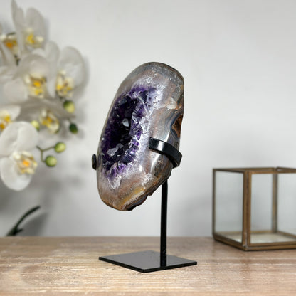 Amethyst-Kristallgeode mit eleganter Quarz-Schale