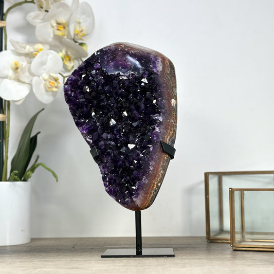 Amethyst-Cluster mit gebänderter Randstruktur, in ausgewählter Spitzenqualität
