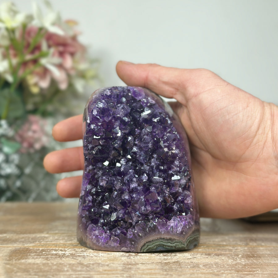 Amethyst-Druse mit tiefvioletter, dicht verwachsener Kristallzone