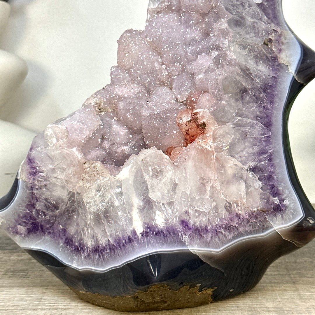 Zucker-Amethyst-Kathedrale groß mit Achat-Schale und fließender Form