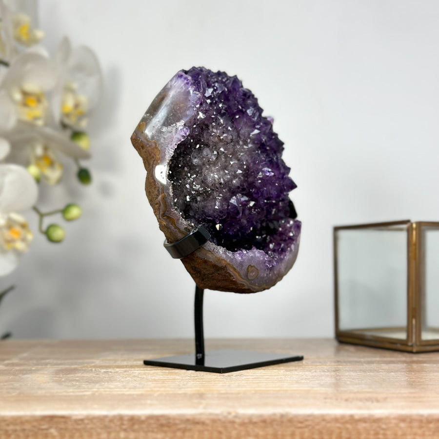 Amethyst-Kristallformation mit natürlicher Ausprägung, in hochwertiger Naturqualität