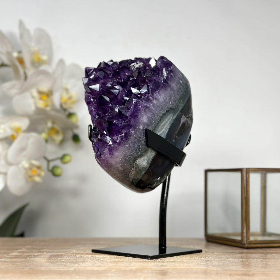 Amethyst-Kristallcluster mit großkristalliner, glänzender Oberfläche