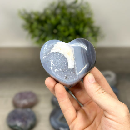 Mineralien-Herzset 9-teilig, mit ausdrucksstarker Mineralstruktur