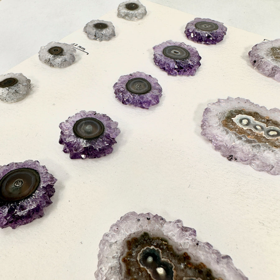 Amethyst-Stalaktiten-Scheiben mit konzentrischer Kristallstruktur