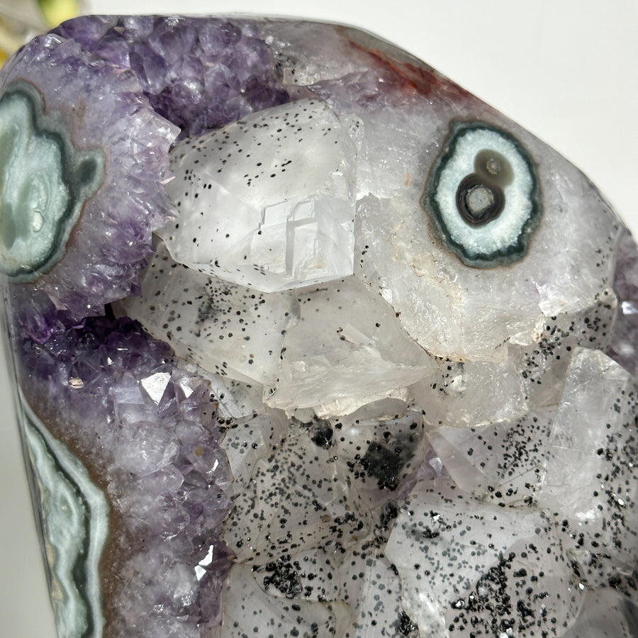 Amethyst-Kristall XL mit imposanter Kalzit-Auflage, in exklusiver Premiumqualität