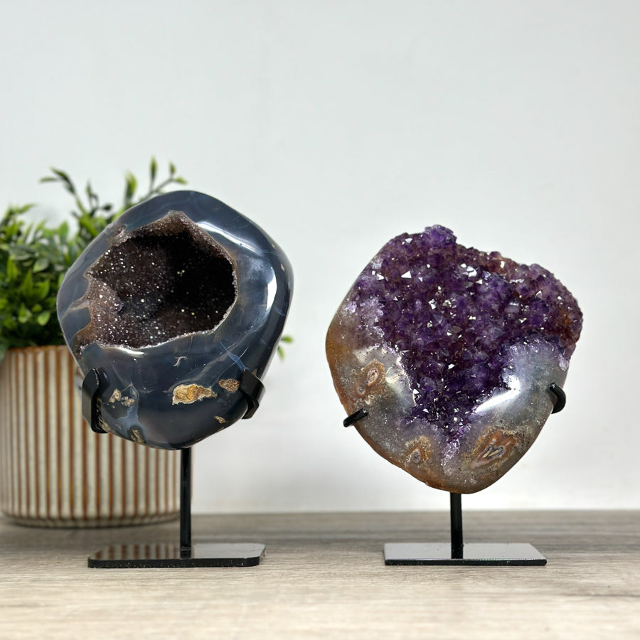 Kristallenskulpturen-Set 4-teilig, aus Naturstein mit vielschichtiger Kristallstruktur