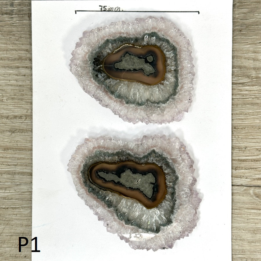 Amethyst-Quarz-Stalaktit-Scheiben-Set mit vielschichtiger Mineralstruktur